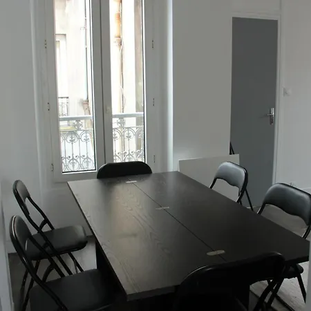 Appartement Pantin Apartment *